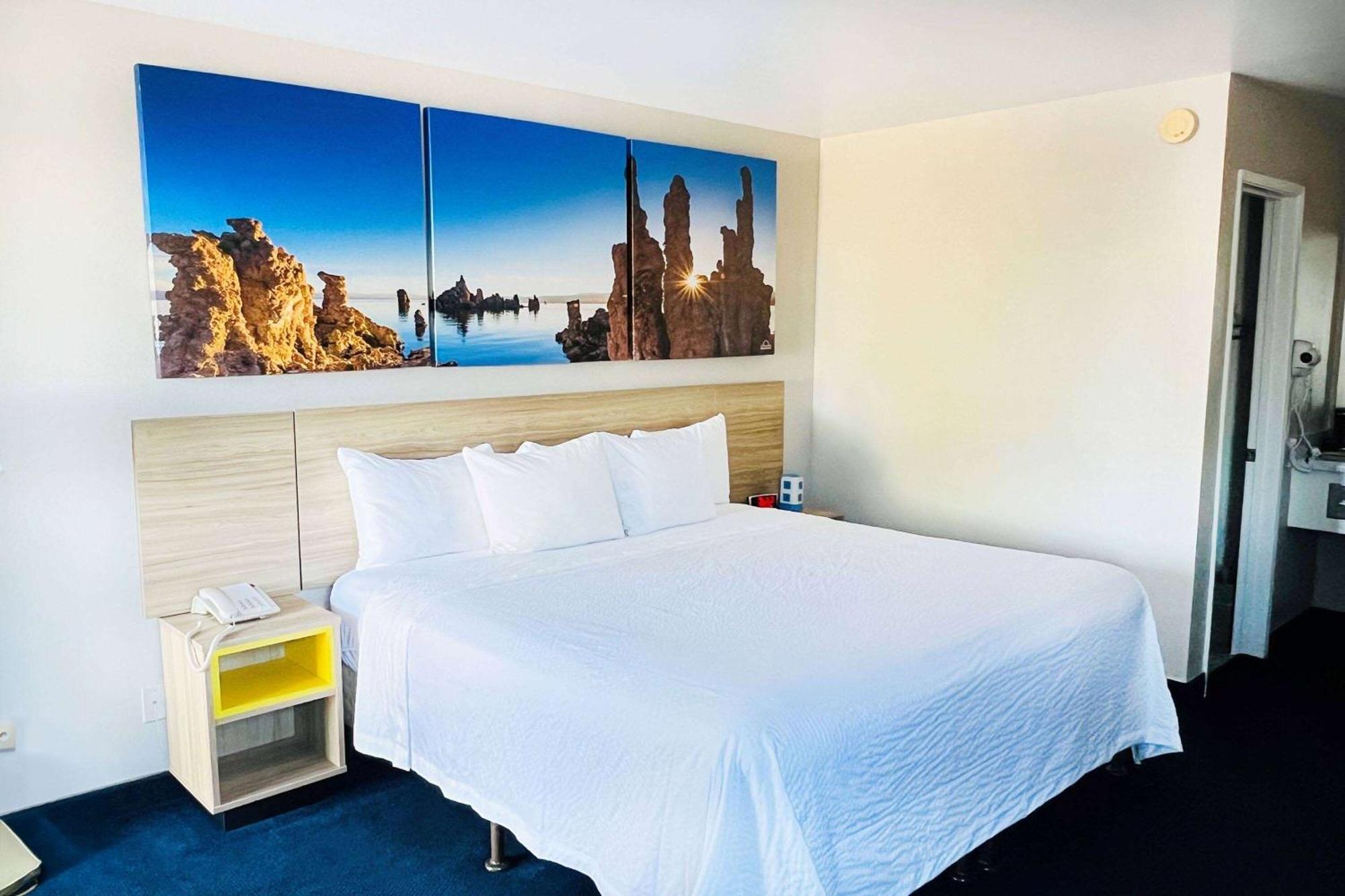 Days Inn By Wyndham Ridgecrest Near China Lake Naval Station Exterior photo